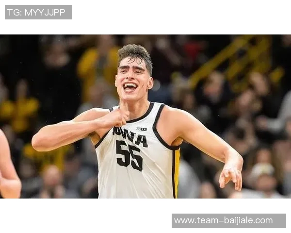 加尔扎谈马祖拉轮换策略坦言跌出阵容也能期待机会来临