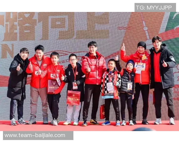 元旦佳节到来之际上海海港足球俱乐部向大家致以诚挚的感谢与美好祝福 元旦佳节到来之际上海海港足球俱乐部向大家致以诚挚的感谢与美好祝福